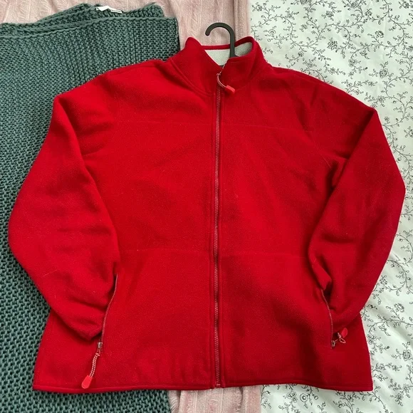 Red jacket - Picture 2 of 3
